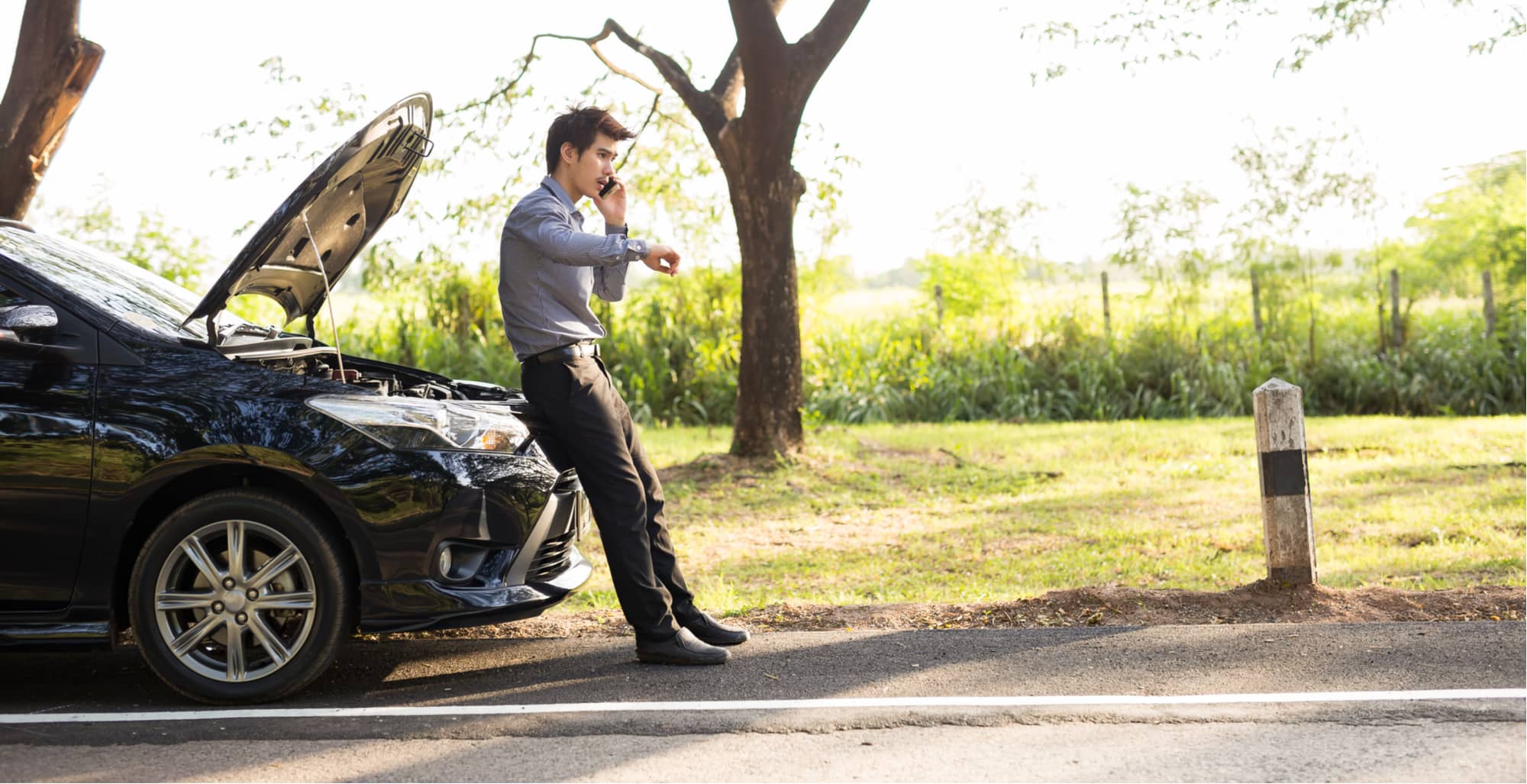 carro quebrado no meio da estrada