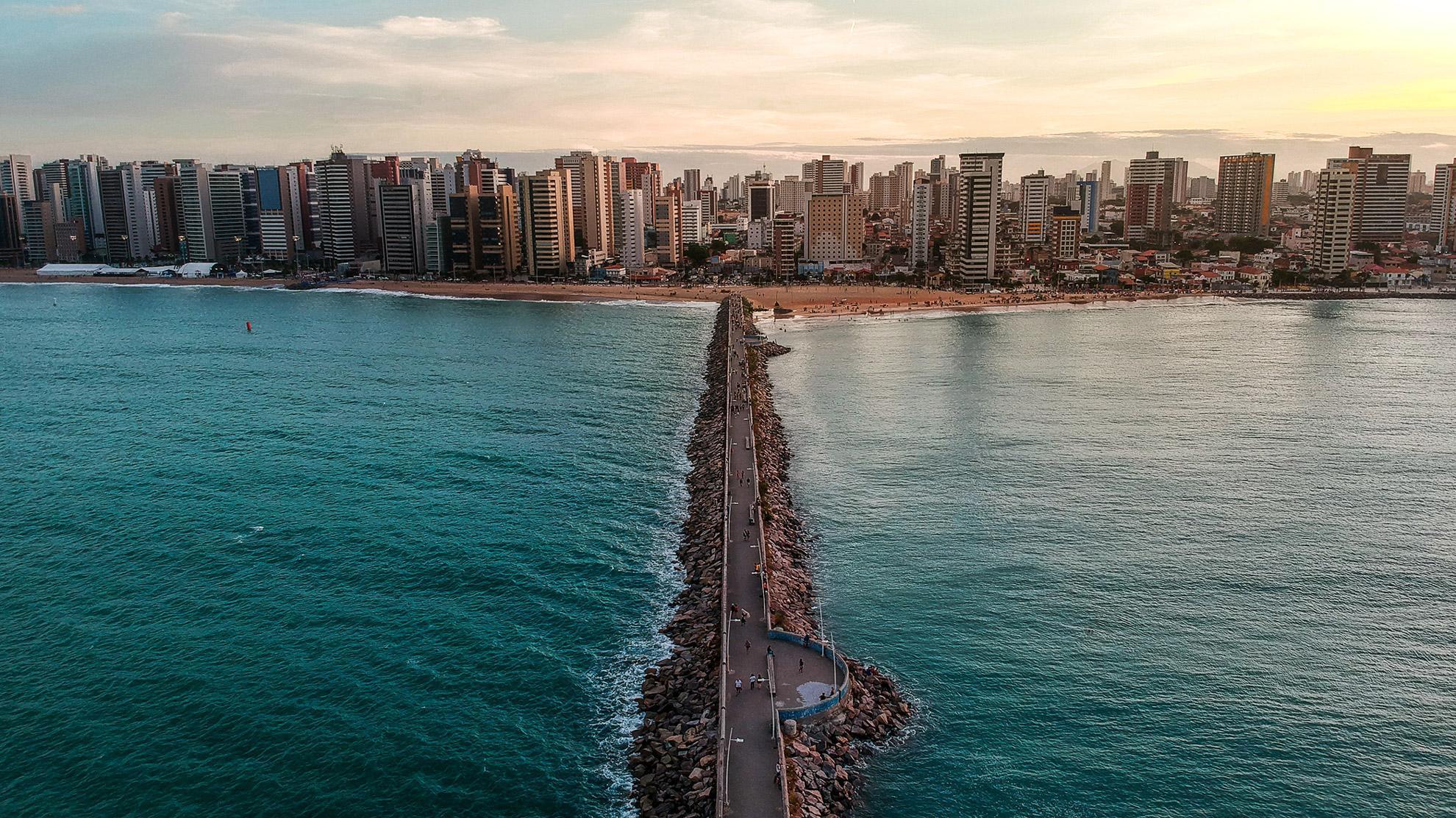 vista aérea de praia em fortaleza