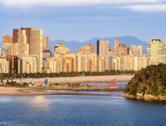 Vista aérea da orla de Santos, litoral de São Paulo