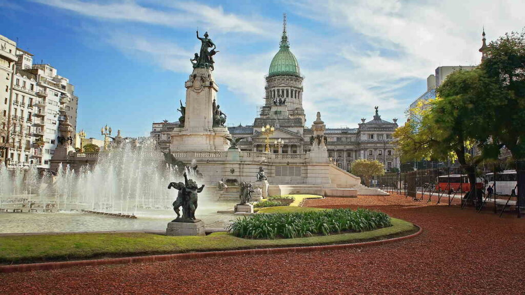 Fachada do edifício do congresso nacional em Buenos Aires, Argentina.