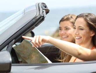 edad mínima rentar auto mujeres jovenes manejadno