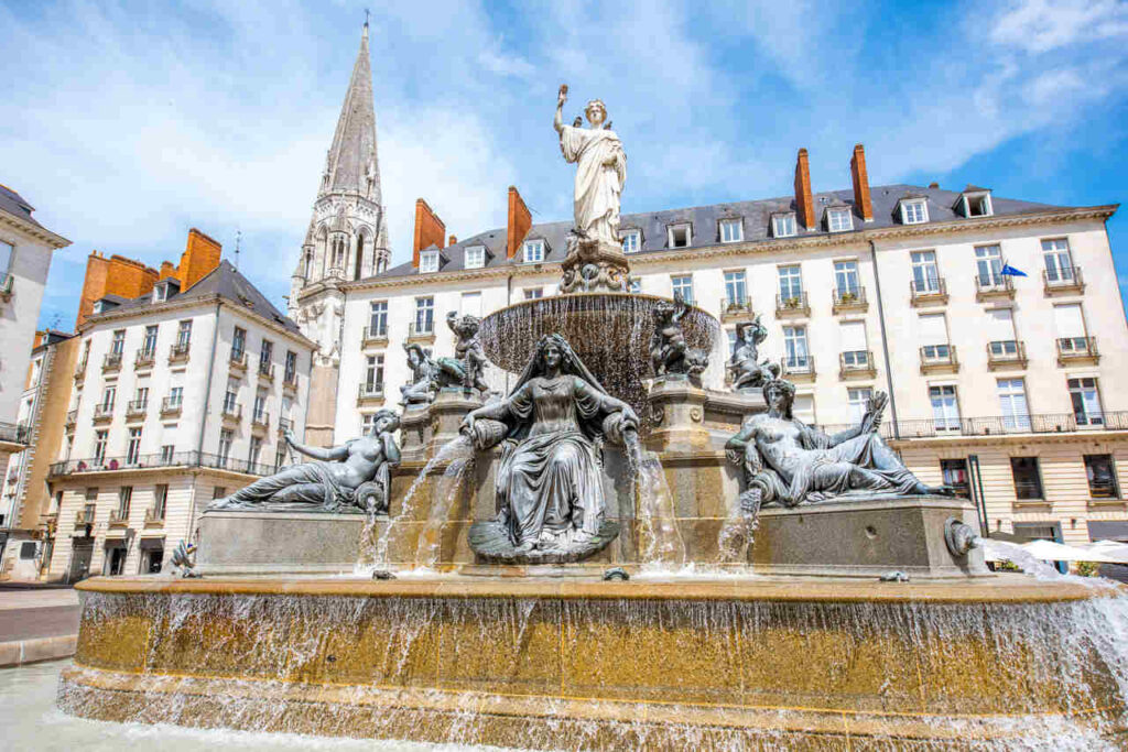 Fonte da praça real em Nantes, na França