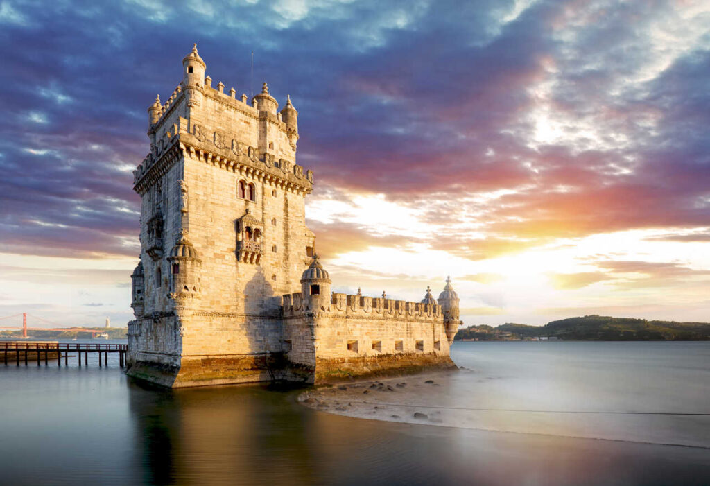 Torre de Belém, em Lisboa, ao entardecer