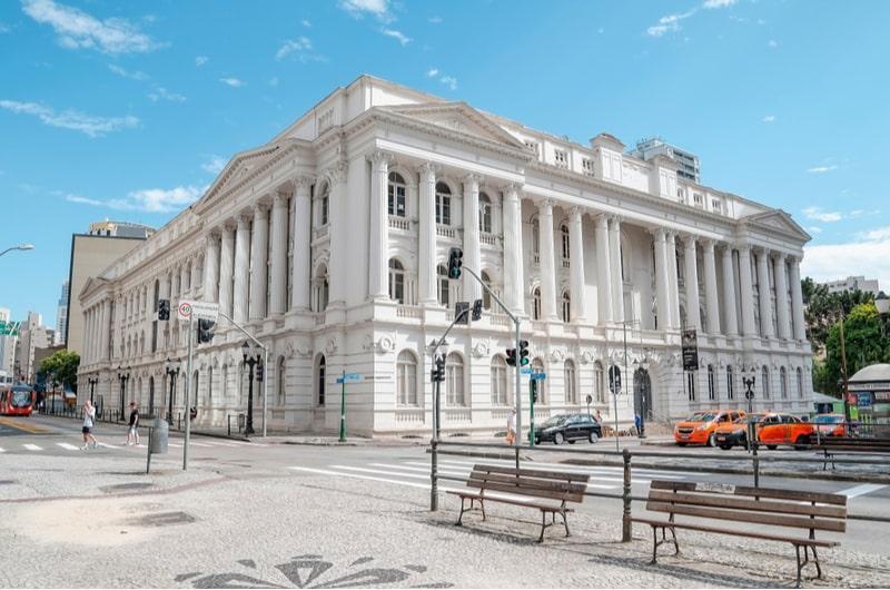 lateral e fundos do prédio histórico da ufpr