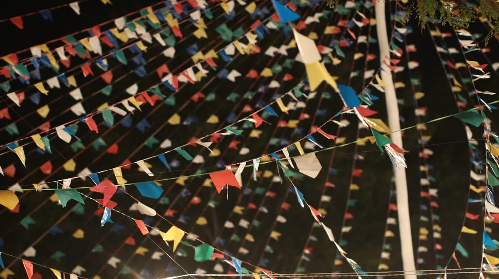 Bandeirinhas temáticas de festa junina no São João da Capela, Sergipe