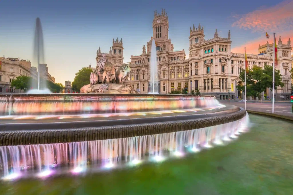 Fotografía de la plaza de Cibeles con el movimiento congelado del agua