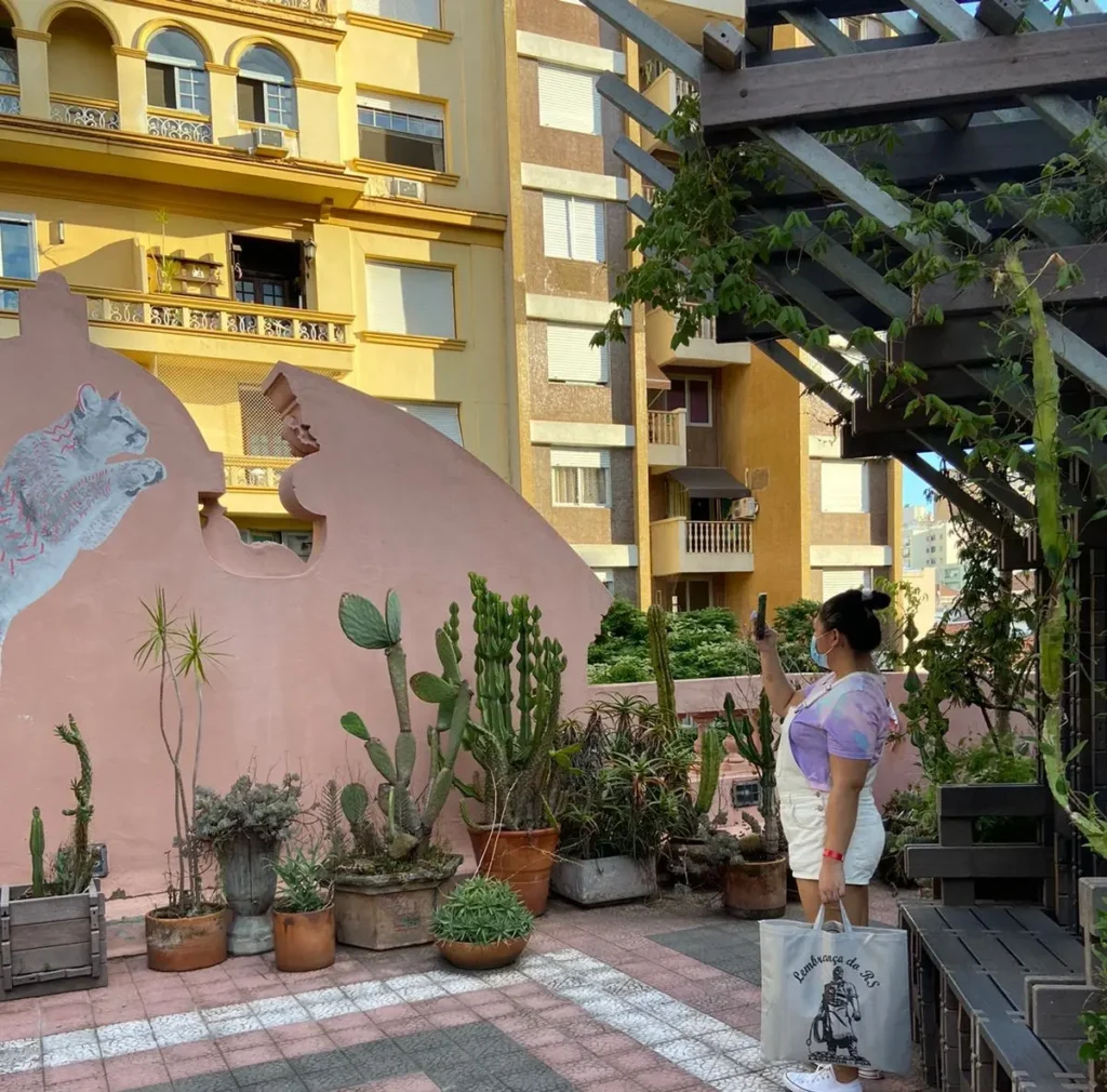 Foto del Jardín que queda en una de las terrazas de la Casa de Cultura de Porto Alegre.