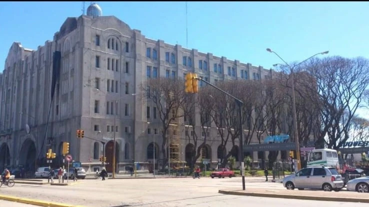 Edificio antiguo en Montevideo bien conservado