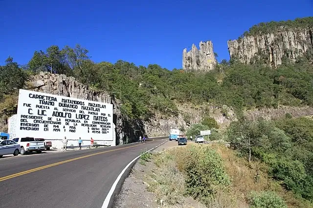 Curva de la carretera Espinazo del Diablo con poca visibilidad