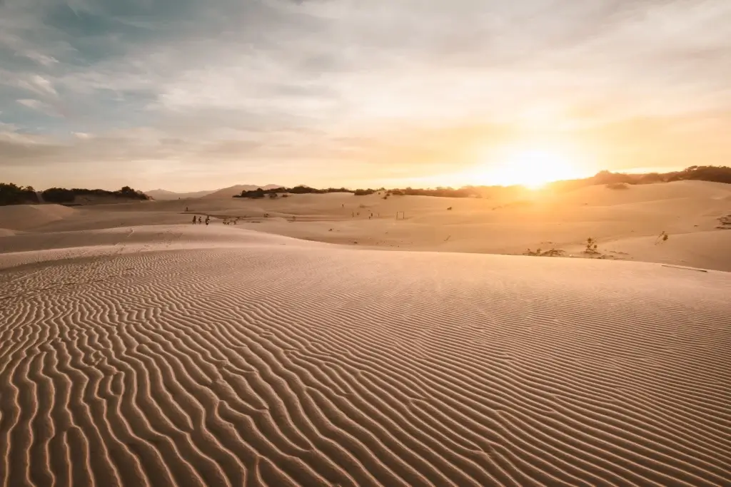 Imagem dum grande terreno de areia em Fortaleza