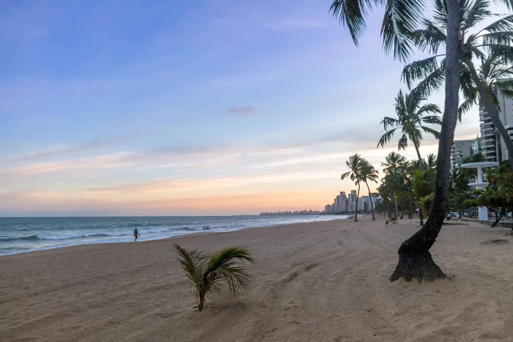 Praia de Recife escurecendo
