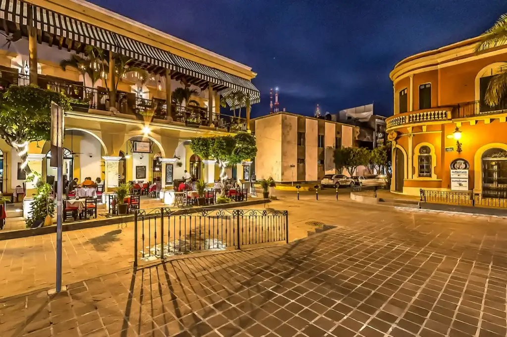 Foto de la Plazuela Machado, uno de los mejores lugares para visitar en Mazatlán.