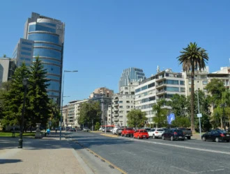 Foto de calle en Santigo, donde hay la restricción vehicular relacionada con el Sello Verde.